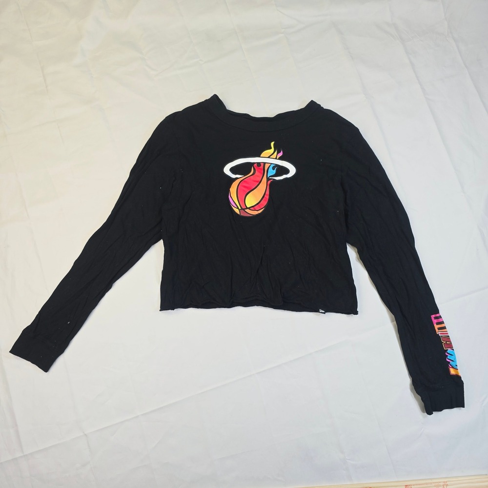 New Era Women's Miami Heat Crop Top Shirt Medium Black NBA Long Sleeve Logo